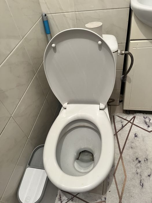 Продам унитаз в рабочем состояний