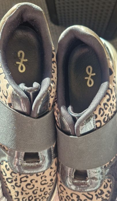 Adidași mărimea 39