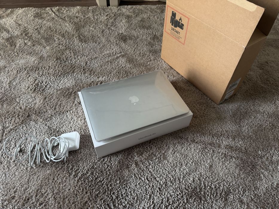 Macbook air m1 8/256gb Eac