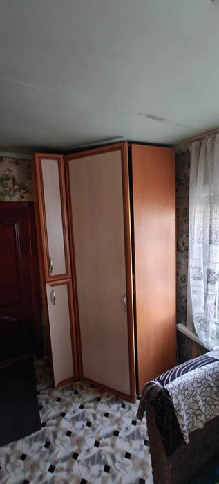 Шкаф угловой для комнаты