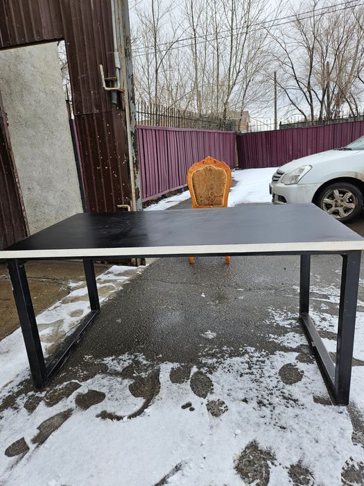 Продам мебель для кафе и ресторанов.