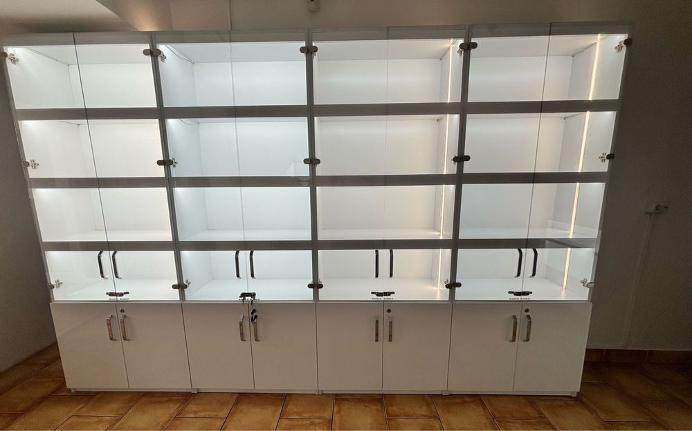 Vand mobilier magazin