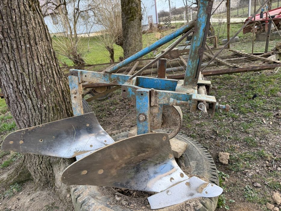 Vând plug cu 2 trupițe