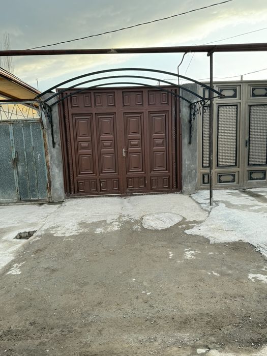 Uchastka Uy sotiladi.