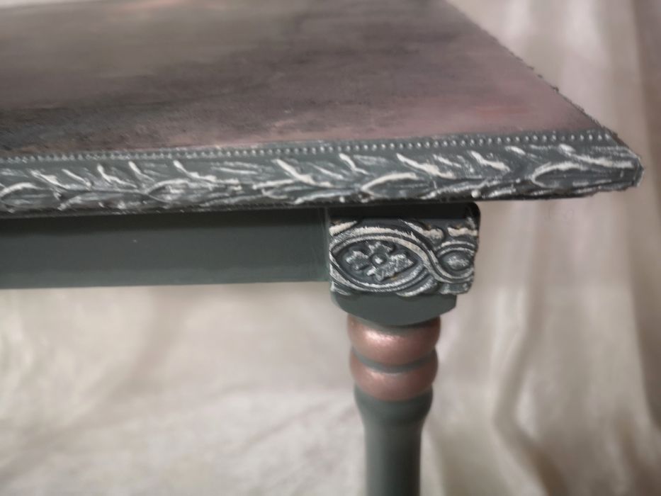 Маса арт декорирана