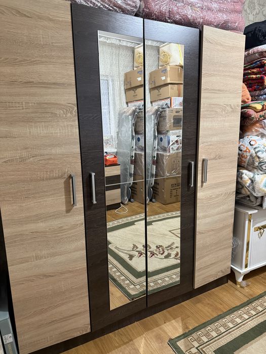 Шкаф с тумбой в хорошем состояний