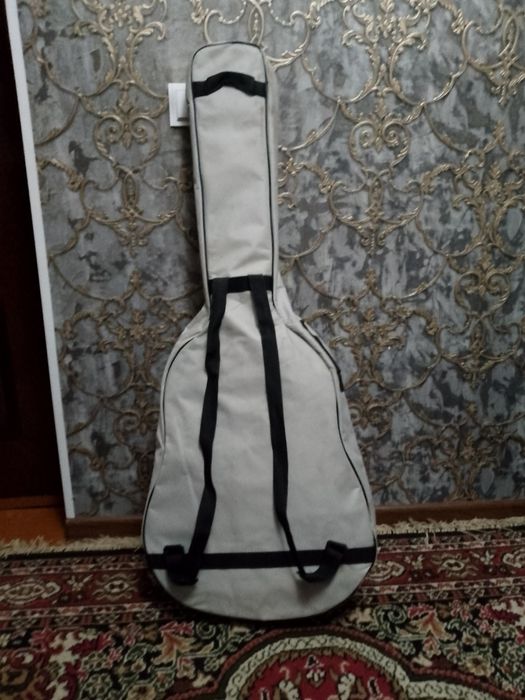 Gitara akustik klasichiskiy b/u