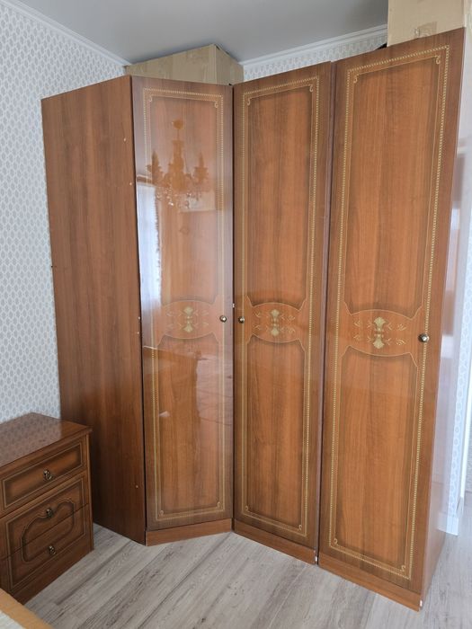 Продаю спальный гарнитур.