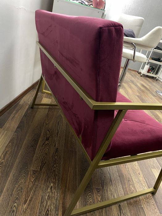 Проодаю офисный диван