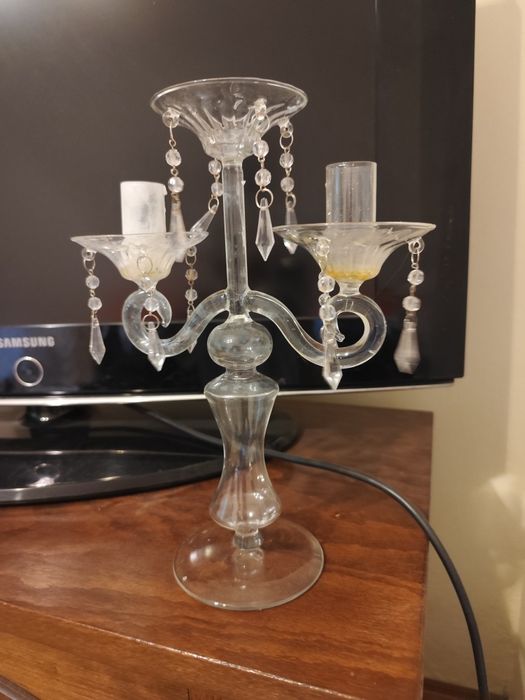 Sfeșnic din sticlă cu trei brațe