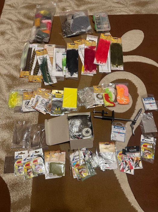Materiale fly tying - confectionat muste pescuit