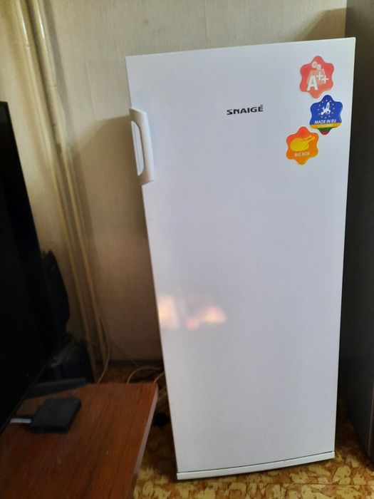 Продавам хладилник и фризер