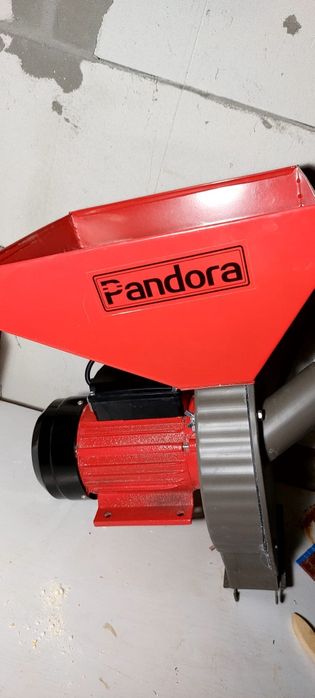 Vând moară cereale Pandora