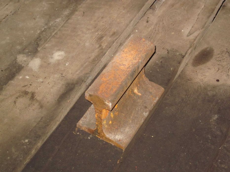 кусок рельса 20 см (наковальня)