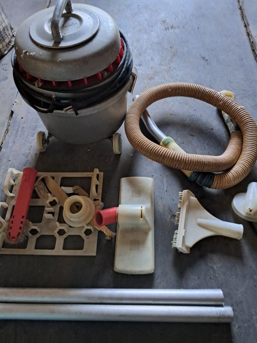 Продаётся пылесос  советский