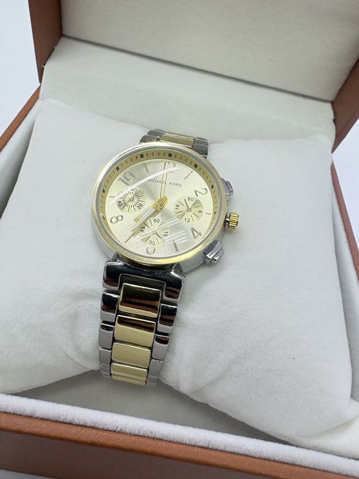 Часы наручные женские