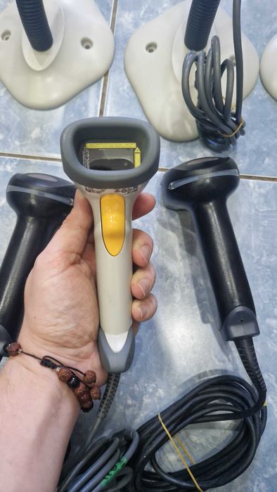 Vand Lot de 5 scannere + suporti stand la 200lei ( toate ca pachet )