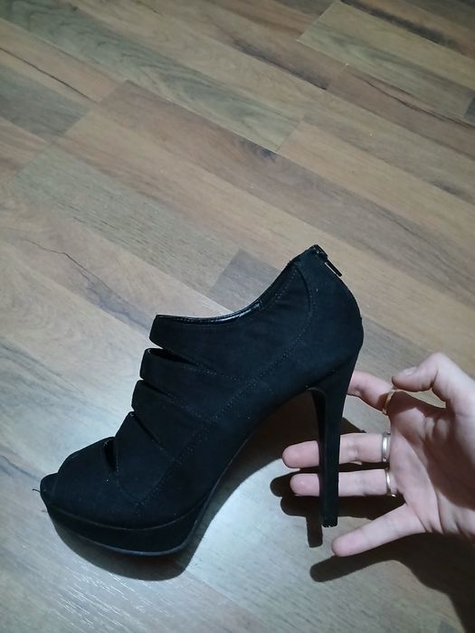 Sandale elegante cu toc