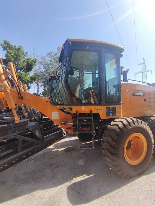 Автогрейдер GR180