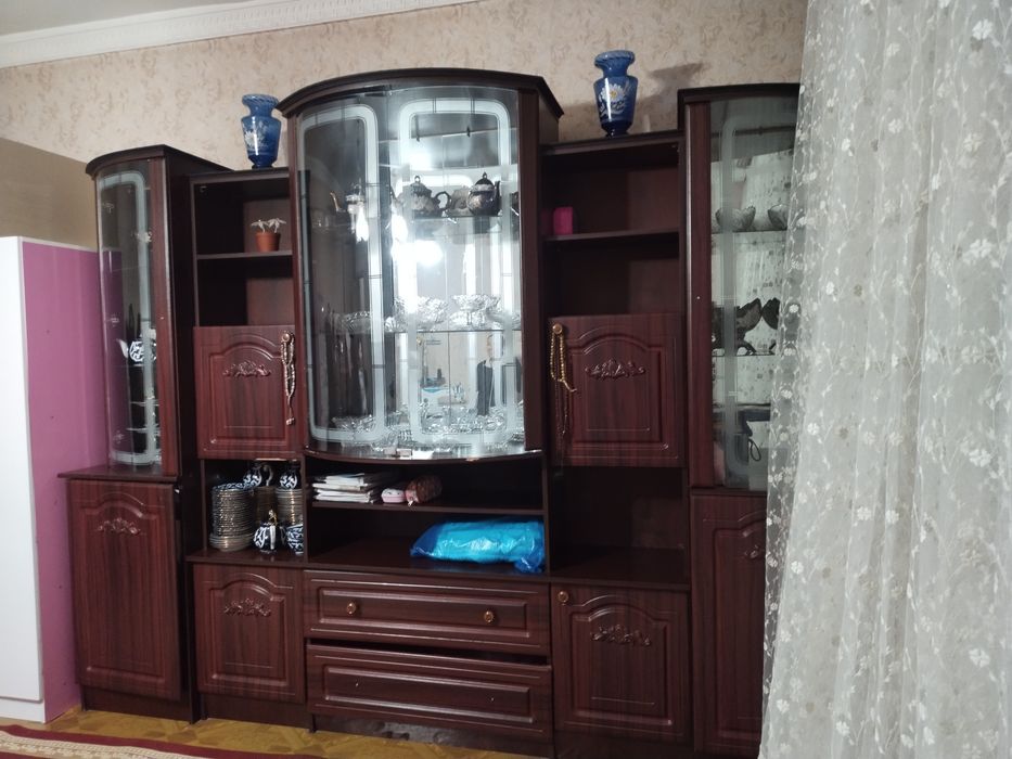 Стенка для посуды и вещей