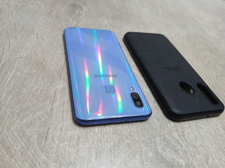 Самсунг А40 в идеале мощный смартфон