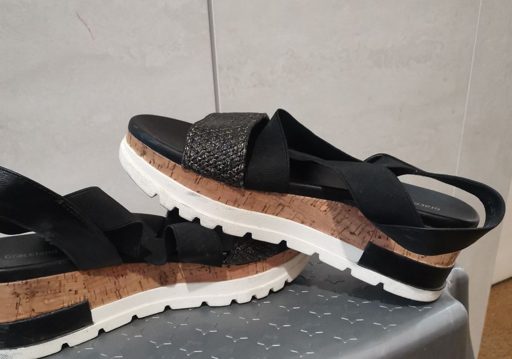 15 лв сандали и сабо 40 номер. Почти нови, без забележки!