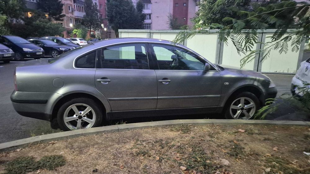 VOLKSWAGEN Passat 2003 — imagine 1
