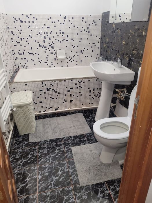 Inchiriez 2 camere parter