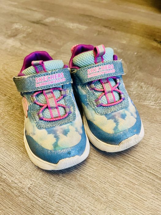 Vand adidasi skechers fete marimea 23
