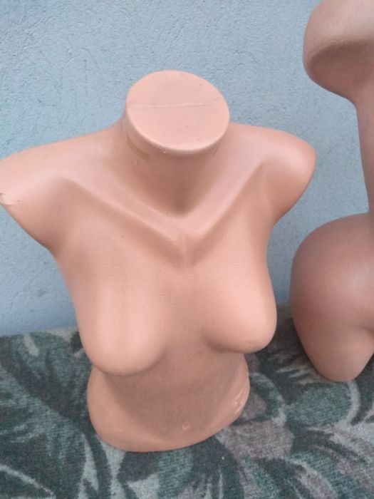 Женски манекени торове ,два броя .