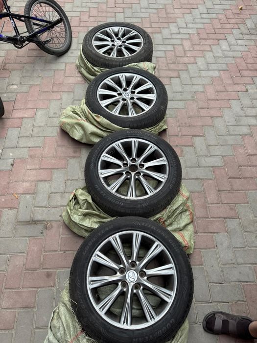 Lexus оригинал диски с резиной R17 (4 шт)