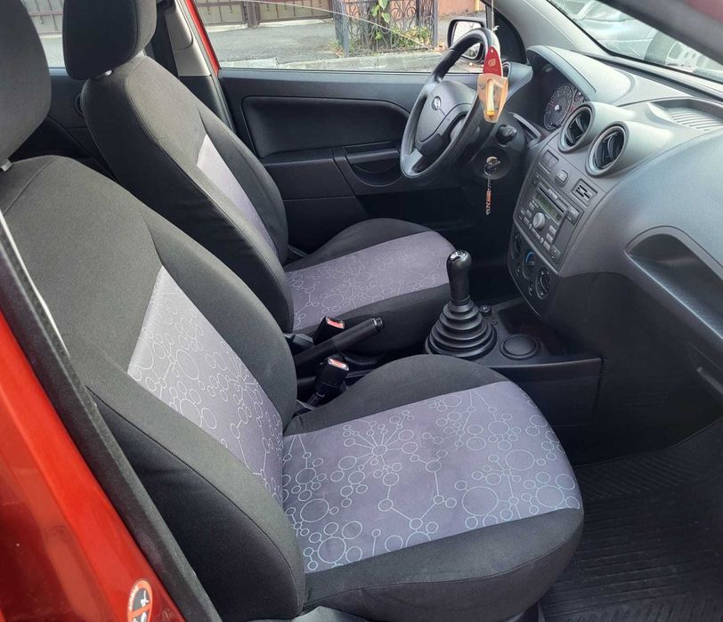Ocazie 98000 km ford fiesta facelift 1.4 75 cp  consum 4% factura si garantie