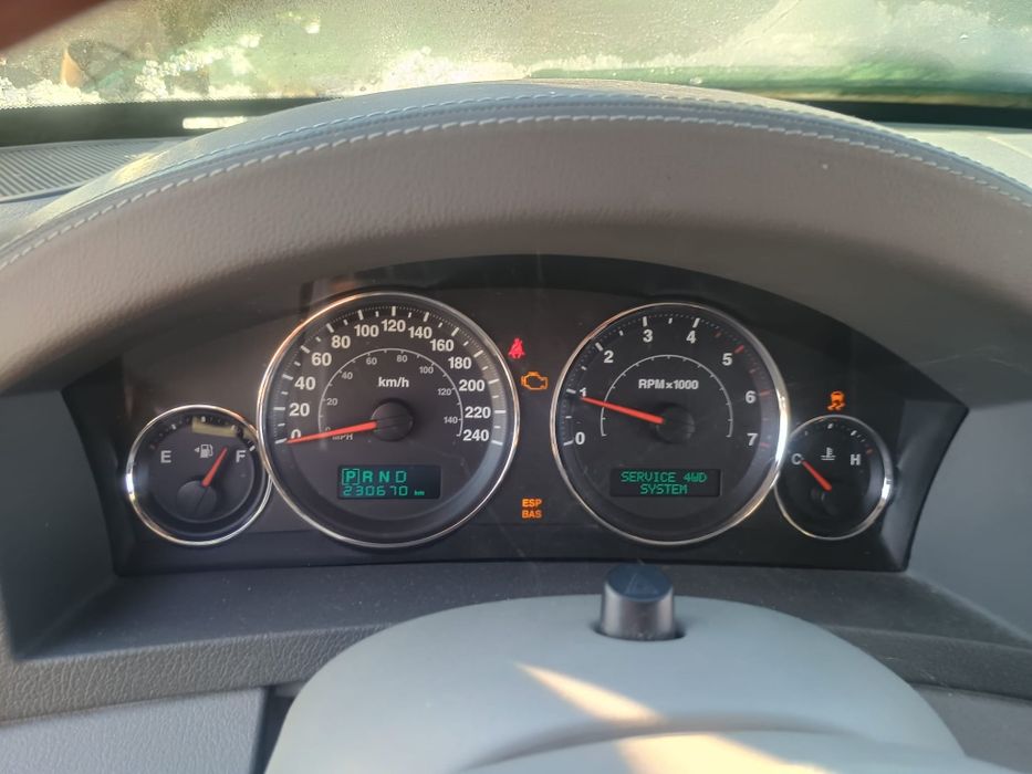 Jeep wk 2007 - motor stricat