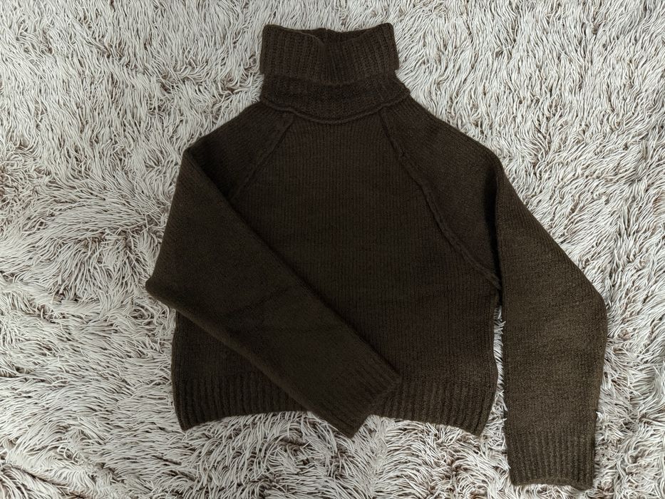 Нов кафяв пуловер