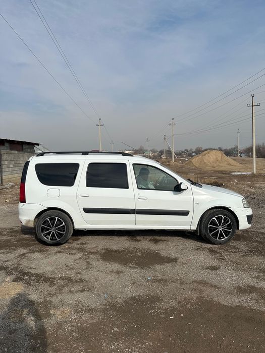 Продам Ларгу !!!  .