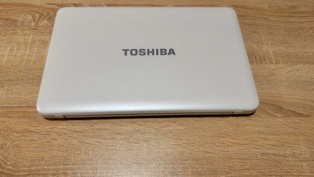 Toshiba Satellite C855-1Q9, AMD, оригинален Windows + мишка HP и кейс