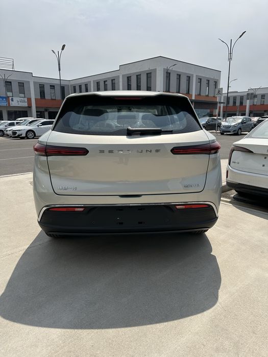 BESTUNE YUEYI 03 электро 445км запасход