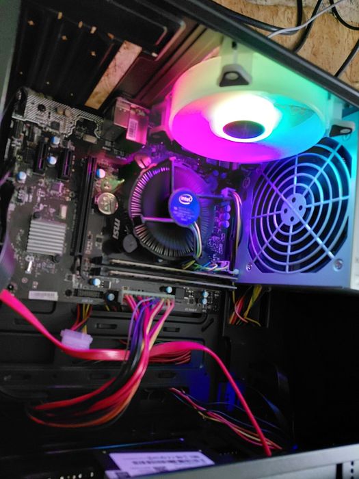 Продавам компютър