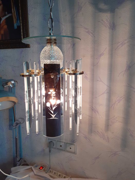 Продам люстру на одну лампочку