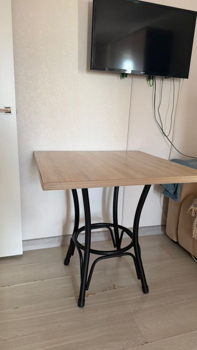 Стол маленький удобный