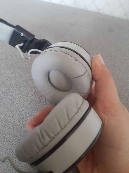 Наушники с Bluetooth подключением, в хорошем состоянии