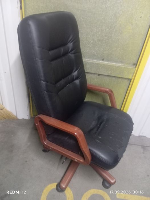 Офисное кресло продам