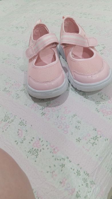 Продам детские сандали