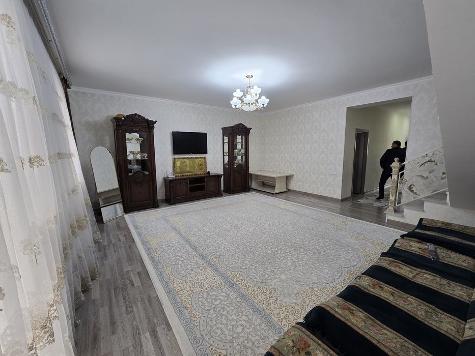 Fargona shaxar muxayo falgman oldida 5 xonalik uy sotiladi