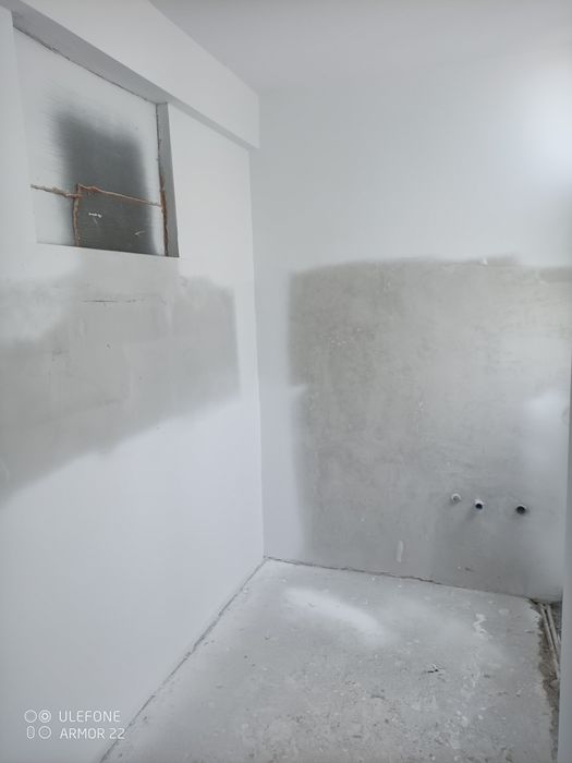 Proprietar. Vand apartament decomandat cu două camere.