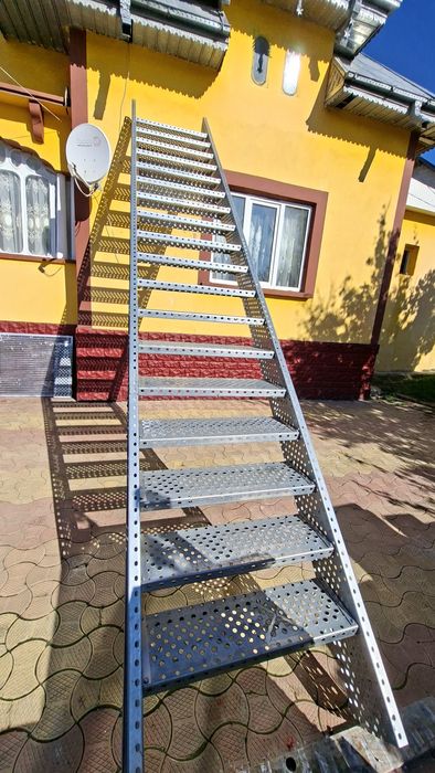 Vând scarii metalice galvanizate la ce mai mica preț din România