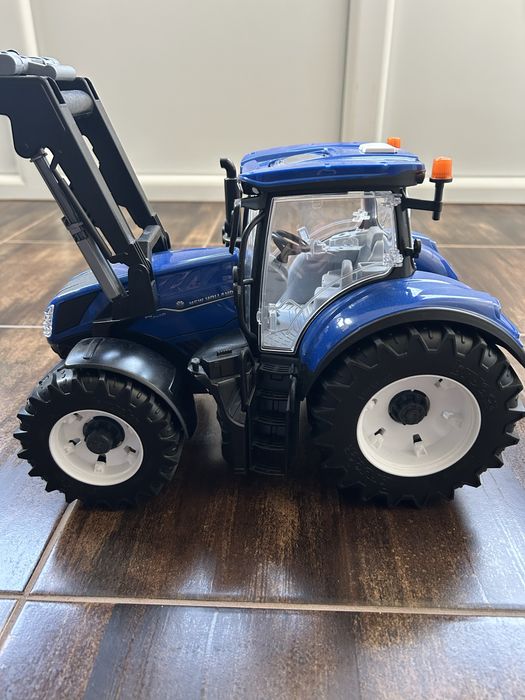 Трактор New holland Bruder
