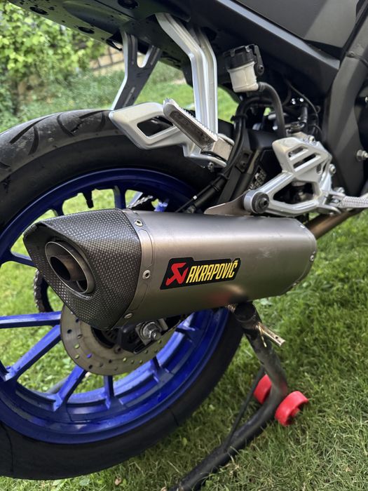 Yamaha YZF R125, Evacuare Akrapovic