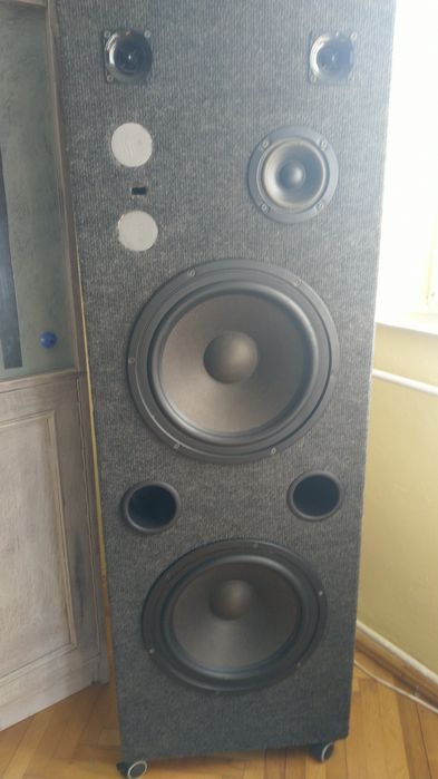 Vând boxe. și un Tuner Sony