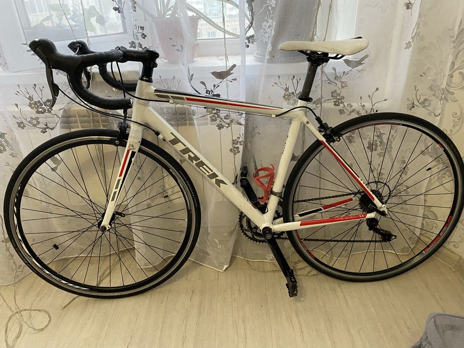 Продам шоссейный велосипед TREK